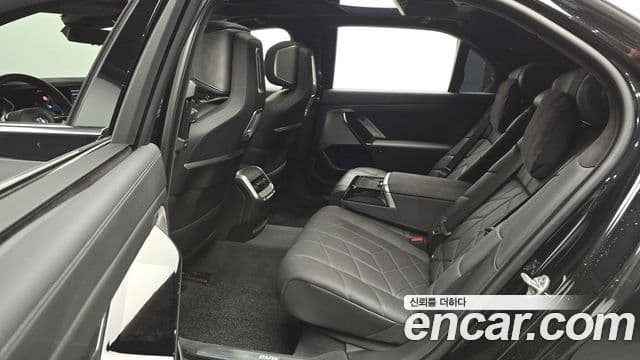 BMW 7 Series 2023 — Photo 10/20