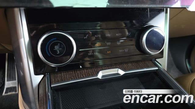 Land Rover Range Rover 2022 — Photo 30/42