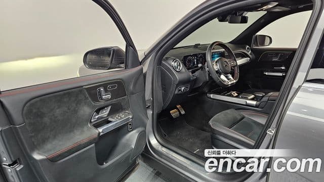 Mercedes-Benz GLB-Class 2023 — Фото 10/20