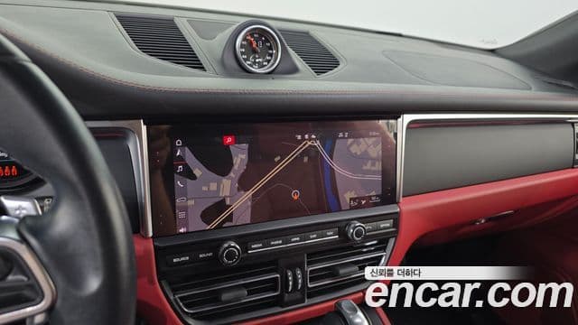 Porsche Macan 2021 — ფოტო 12/20