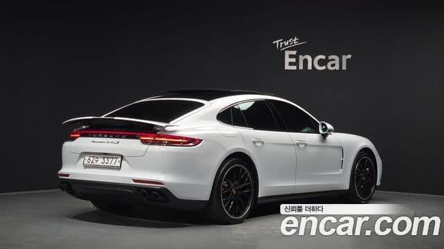 Porsche Panamera 2018 — Фото 1/20