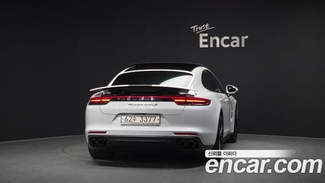 Porsche Panamera 2018 — Фото 3/20