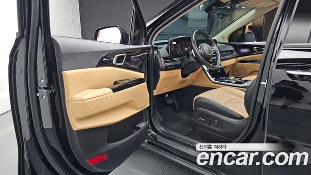 Kia Carnival 2021 — ფოტო 10/20