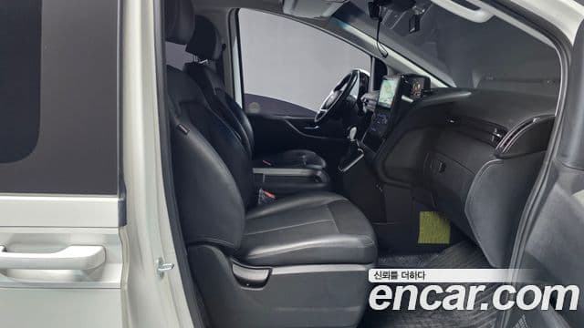Hyundai Staria 2022 — ფოტო 11/20