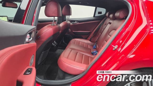 Kia Stinger 2020 — Şəkil 12/20