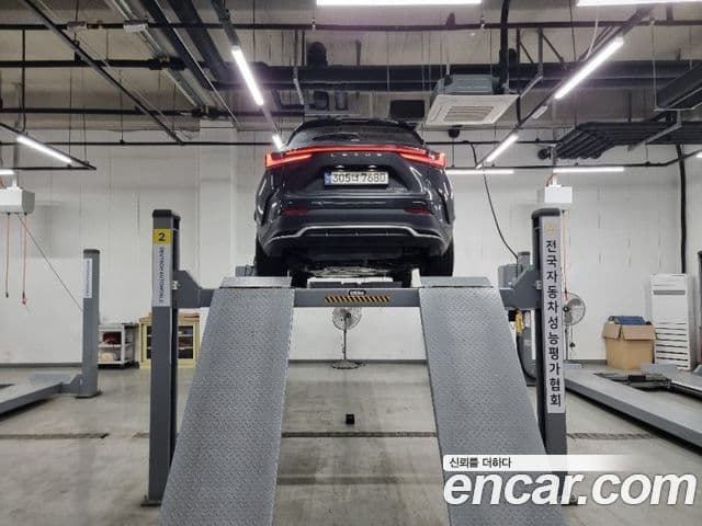 Lexus NX450h+ 2023 — Фото 1/2