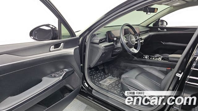 Kia K5 2025 — Şəkil 10/20