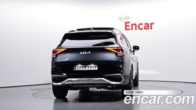 Kia Sportage 2023 — ფოტო 4/20