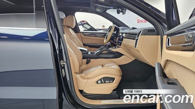 Porsche Cayenne 2019 — Photo 10/33