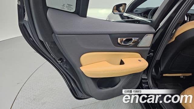 Volvo S60 2022 — Şəkil 24/33