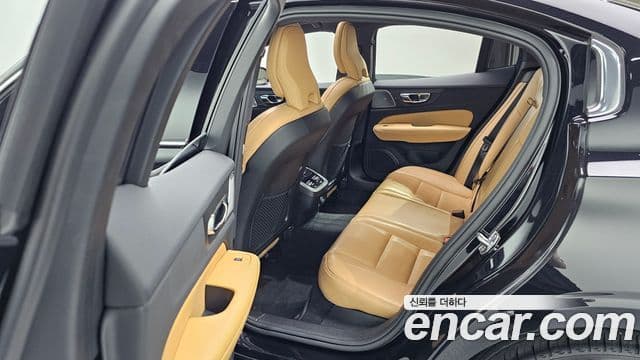 Volvo S60 2022 — Şəkil 9/33