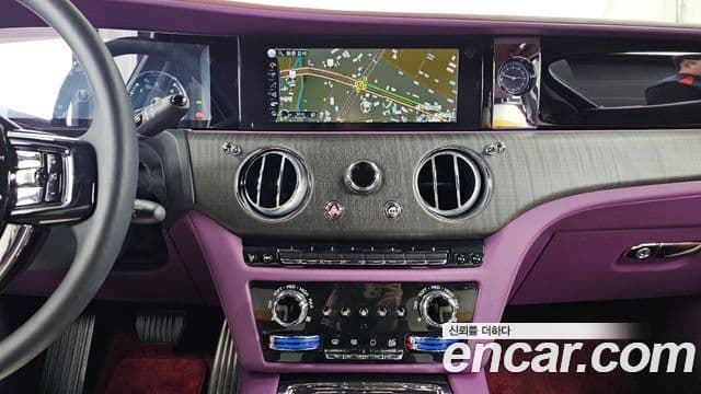 Rolls-Royce Ghost 2022 — фото 14 из 20