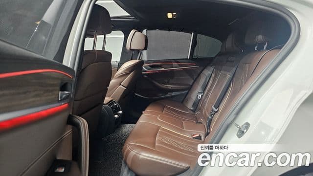 BMW 5 Series 2019 — ფოტო 12/20