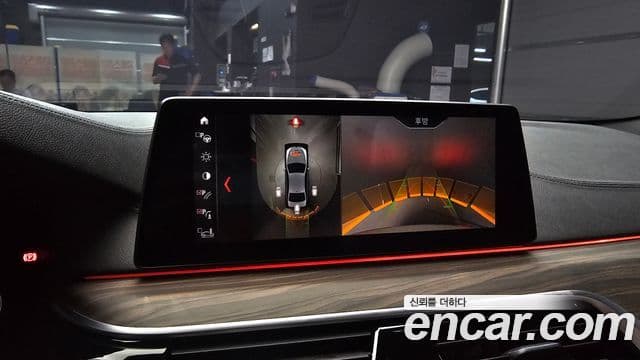 BMW 5 Series 2019 — ფოტო 15/20