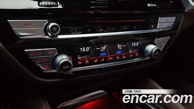 BMW 5 Series 2019 — ფოტო 19/20