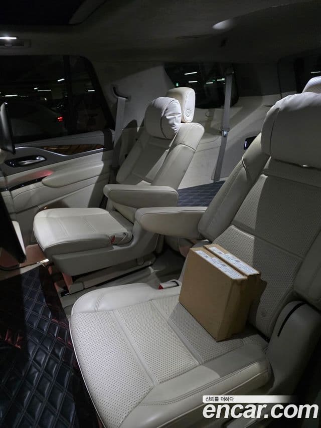 Cadillac Escalade 2022 — Şəkil 12/19