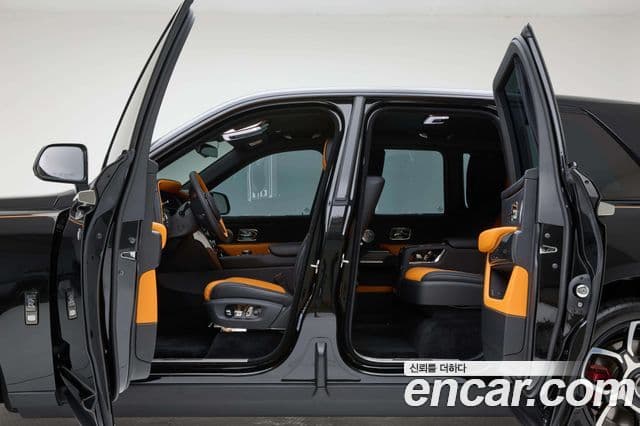 Rolls-Royce Cullinan 2023 — фото 6 из 20