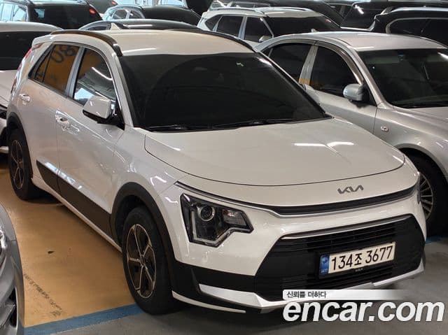 Kia Niro 2022 — ფოტო 1/13