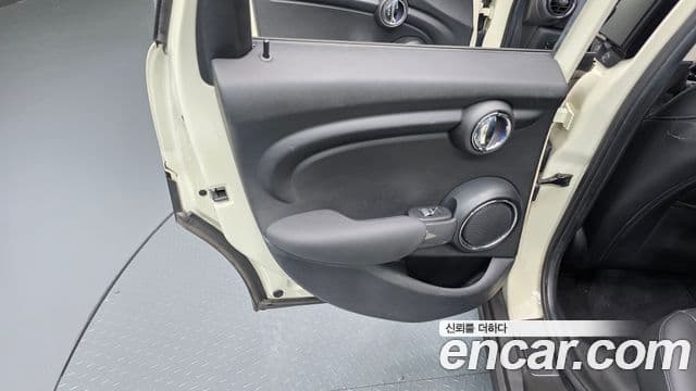 Mini Cooper 2021 — Şəkil 24/33