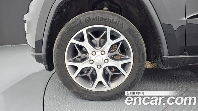 Jeep Grand Cherokee 2019 — Şəkil 24/35