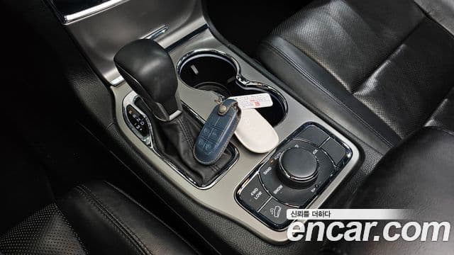 Jeep Grand Cherokee 2019 — Şəkil 20/35