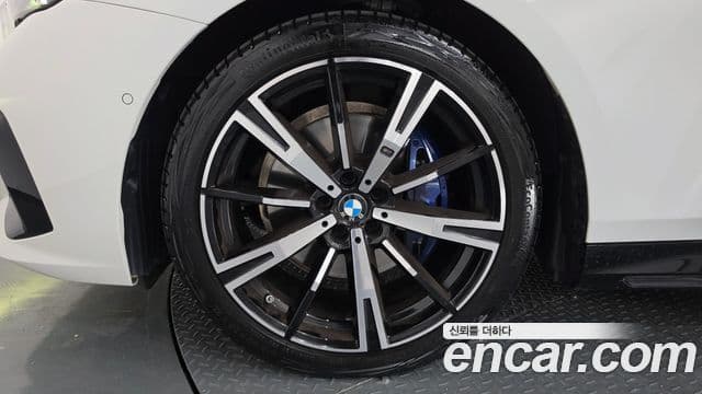 BMW 5 Series 2025 — Photo 3/38