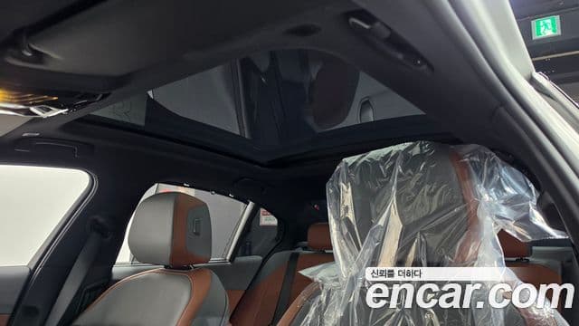 BMW 5 Series 2025 — Photo 31/38