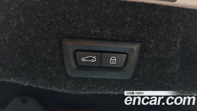 BMW 5 Series 2025 — Photo 27/38