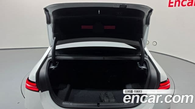 BMW 5 Series 2025 — Photo 18/38