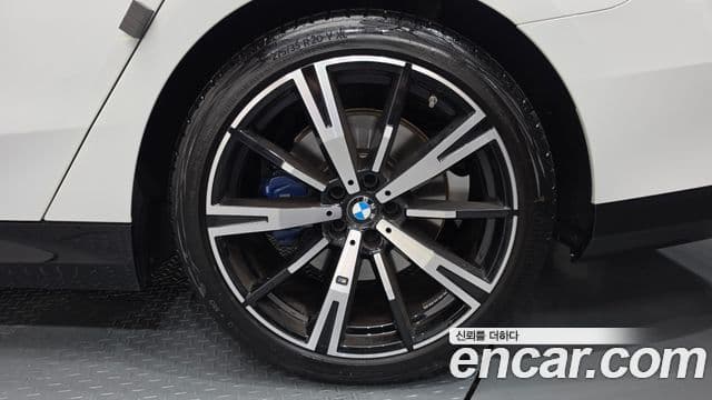 BMW 5 Series 2025 — Photo 2/38