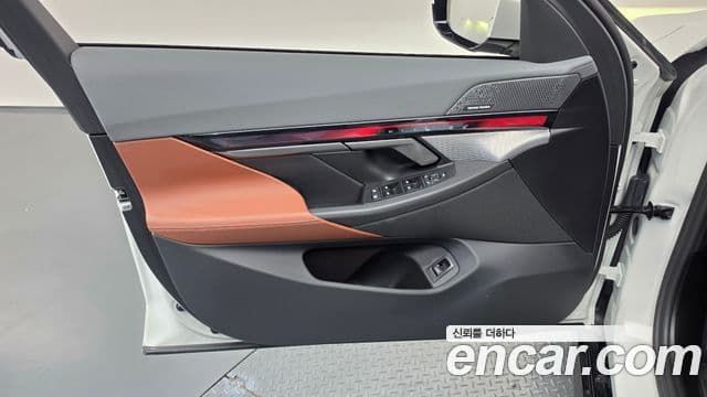 BMW 5 Series 2025 — Photo 26/38