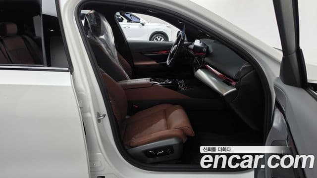 BMW 5 Series 2025 — Photo 20/38