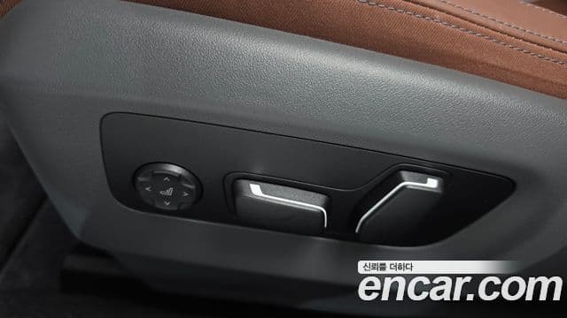 BMW 5 Series 2025 — Photo 19/38