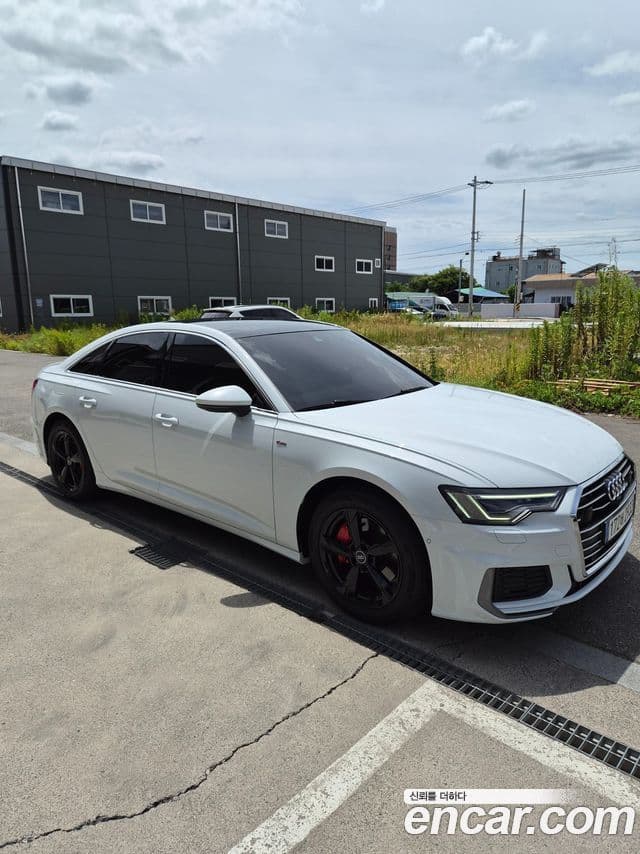 Audi A6 2021 — ფოტო 18/20