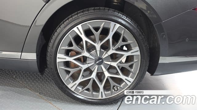 Genesis G90 2024 — Photo 21/39