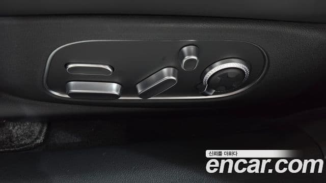Genesis G90 2024 — Photo 12/39