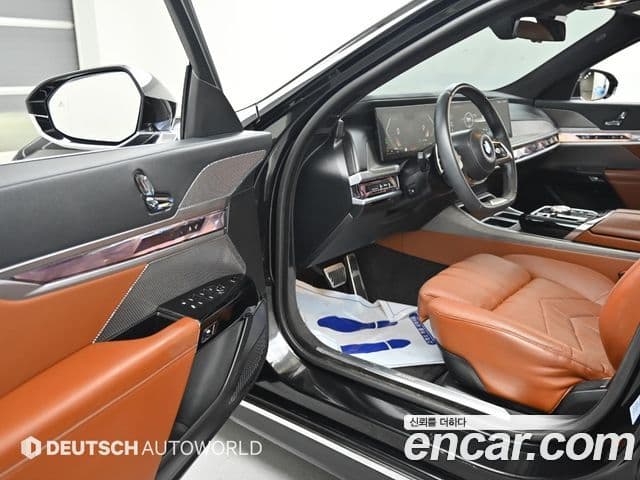 BMW 7 Series 2023 — Photo 9/20
