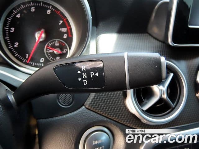 Mercedes-Benz GLA-Class 2018 — Фото 8/20