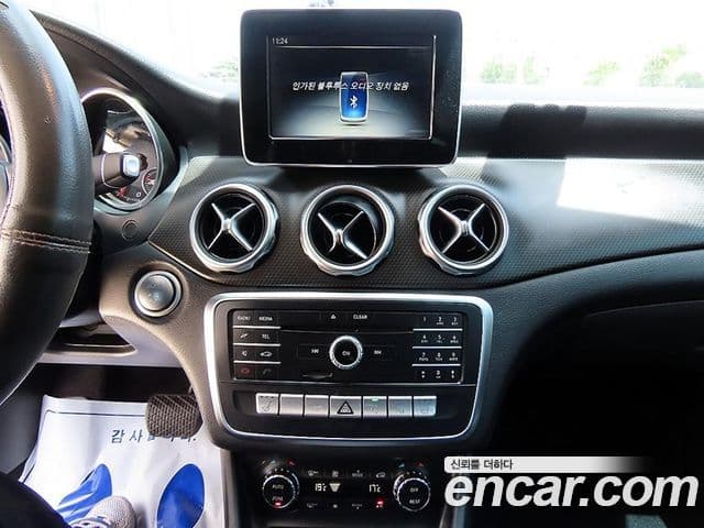 Mercedes-Benz GLA-Class 2018 — Фото 11/20
