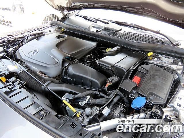 Mercedes-Benz GLA-Class 2018 — Фото 17/20