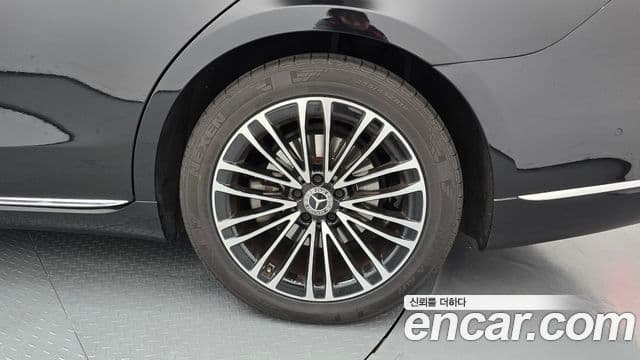 Mercedes-Benz S-Class 2024 — Photo 18/32