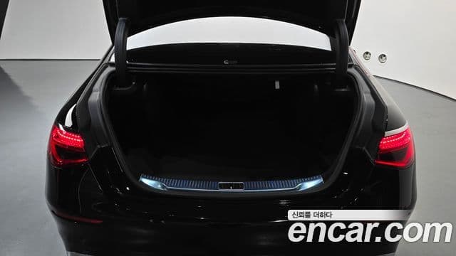 Mercedes-Benz S-Class 2024 — Photo 20/32