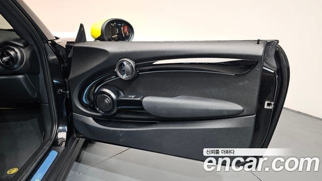 Mini Cooper Electric 2023 — ფოტო 5/30