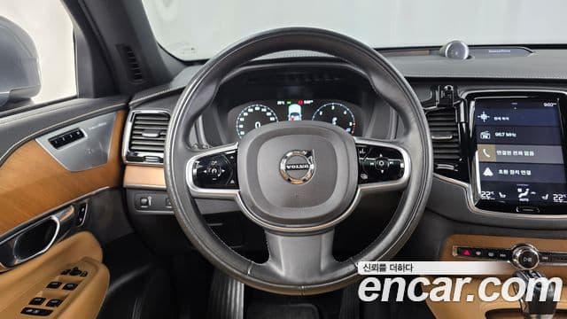 Volvo XC90 2018 — Photo 11/20