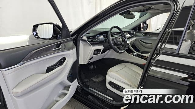 Jeep Grand Cherokee 2022 — Photo 27/35