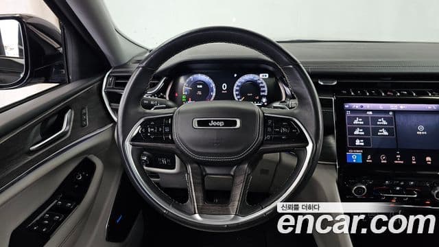 Jeep Grand Cherokee 2022 — Photo 11/35