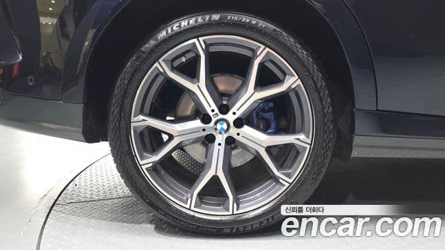 BMW X6 2022 — Photo 2/20