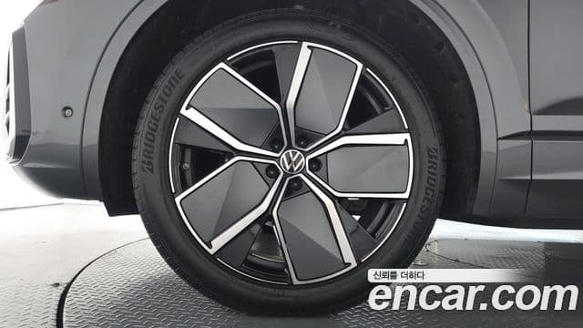 Volkswagen Touareg 2024 — Photo 20/36