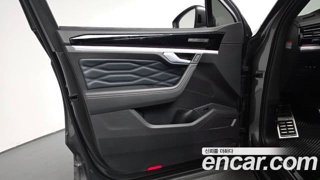 Volkswagen Touareg 2024 — Photo 2/36