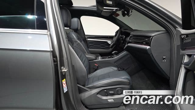 Volkswagen Touareg 2024 — Photo 25/36